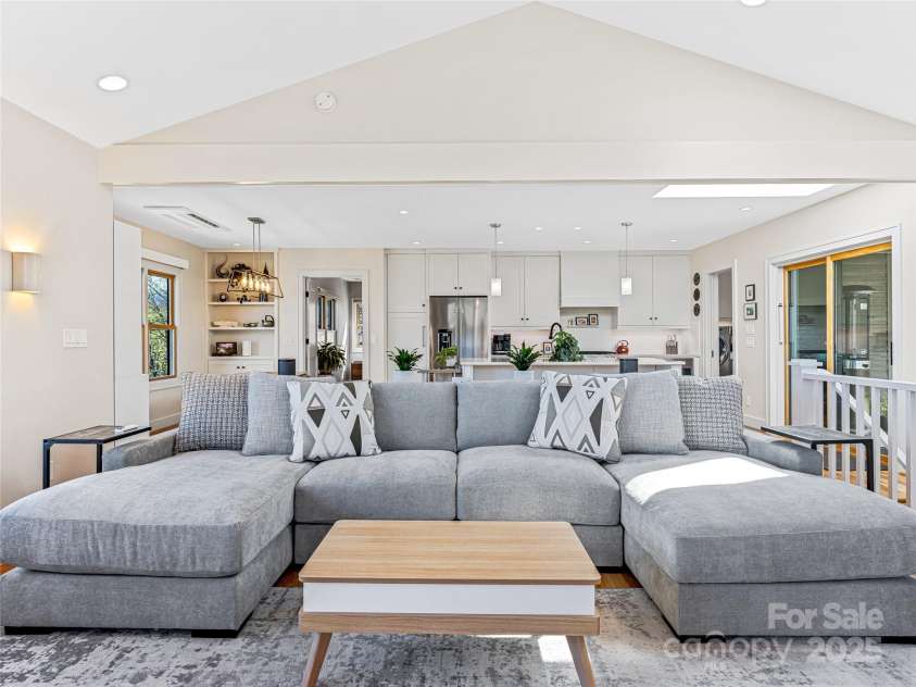 228 Allen Mountain Drive, Black Mountain, NC 28711.  MLS# CAR4245095, YatesRealty ID 29407. 