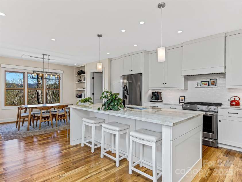 228 Allen Mountain Drive, Black Mountain, NC 28711.  MLS# CAR4245095, YatesRealty ID 29407. 