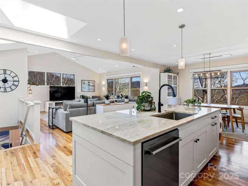 228 Allen Mountain Drive, Black Mountain, NC 28711.  MLS# CAR4245095, YatesRealty ID 29407. 