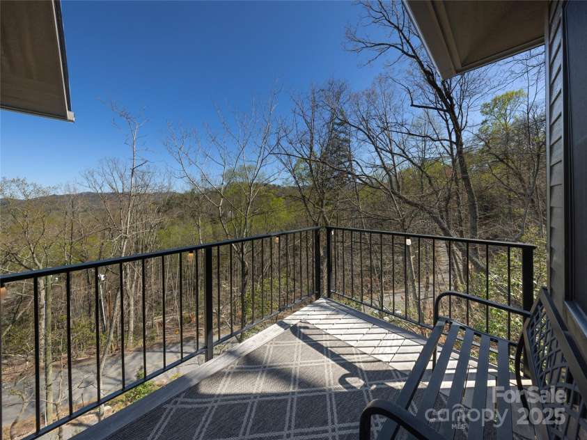 228 Allen Mountain Drive, Black Mountain, NC 28711.  MLS# CAR4245095, YatesRealty ID 29407. 