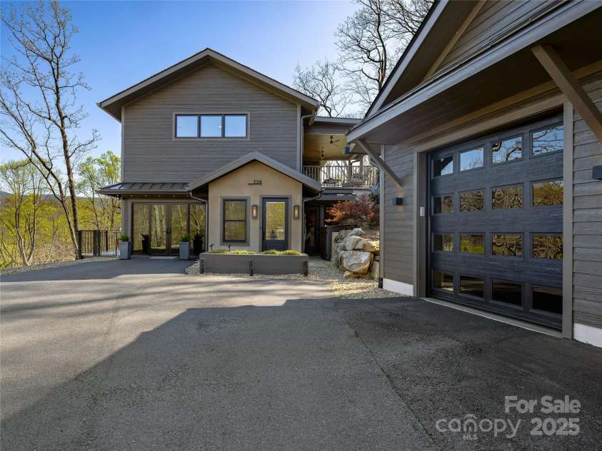 228 Allen Mountain Drive, Black Mountain, NC 28711.  MLS# CAR4245095, YatesRealty ID 29407. 