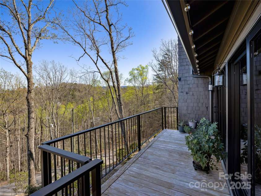 228 Allen Mountain Drive, Black Mountain, NC 28711.  MLS# CAR4245095, YatesRealty ID 29407. 
