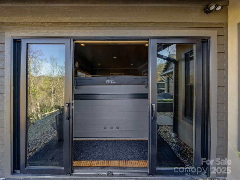 228 Allen Mountain Drive, Black Mountain, NC 28711.  MLS# CAR4245095, YatesRealty ID 29407. 