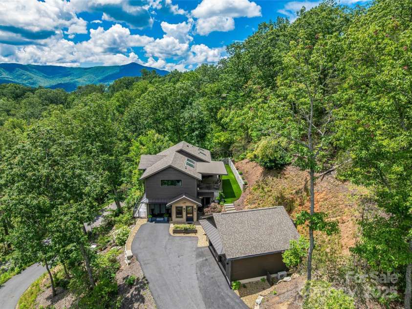 228 Allen Mountain Drive, Black Mountain, NC 28711.  MLS# CAR4245095, YatesRealty ID 29407. 