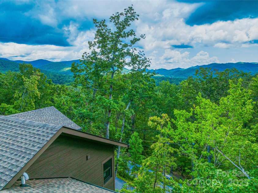 228 Allen Mountain Drive, Black Mountain, NC 28711.  MLS# CAR4245095, YatesRealty ID 29407. 