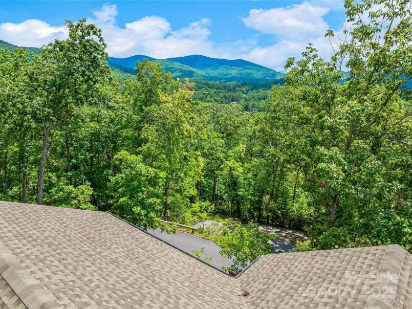 228 Allen Mountain Drive, Black Mountain, NC 28711.  MLS# CAR4245095, YatesRealty ID 29407. 