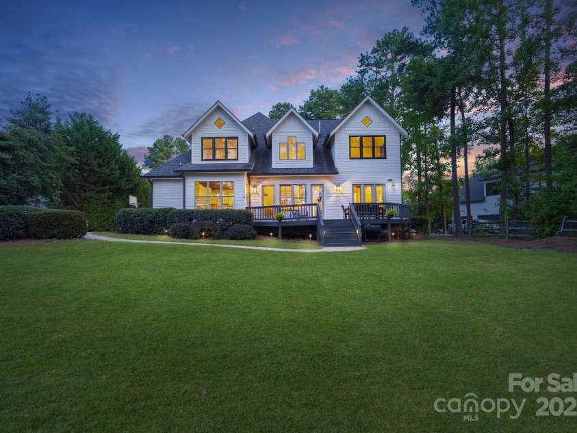 140 Tuskarora Point Lane, Mooresville, NC 28117.  MLS# CAR4251289, YatesRealty ID 29408. 