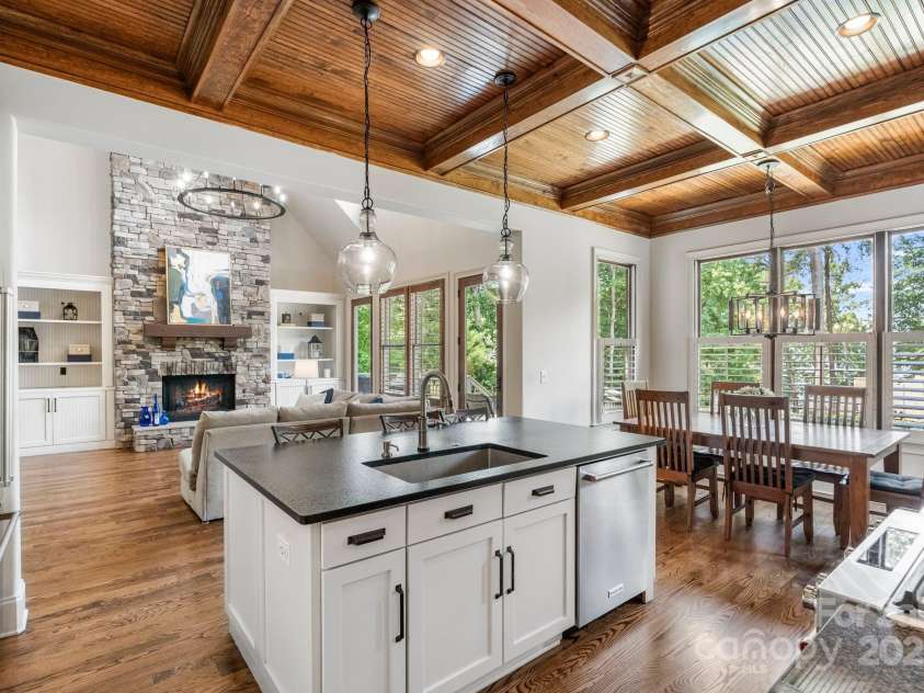 140 Tuskarora Point Lane, Mooresville, NC 28117.  MLS# CAR4251289, YatesRealty ID 29408. 