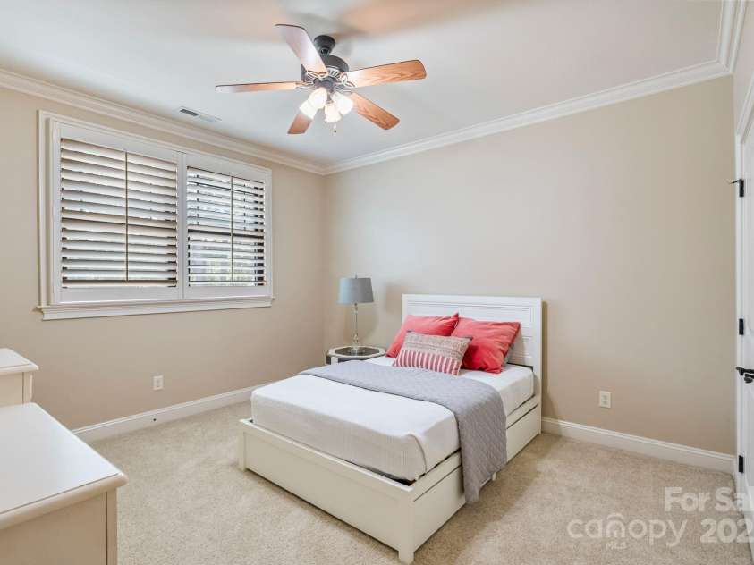 140 Tuskarora Point Lane, Mooresville, NC 28117.  MLS# CAR4251289, YatesRealty ID 29408. 