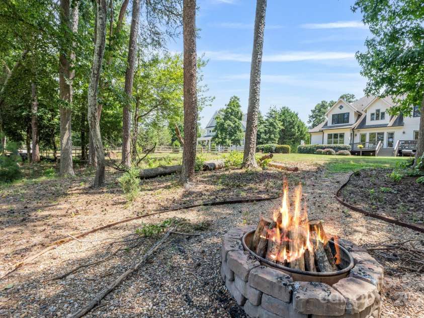 140 Tuskarora Point Lane, Mooresville, NC 28117.  MLS# CAR4251289, YatesRealty ID 29408. 