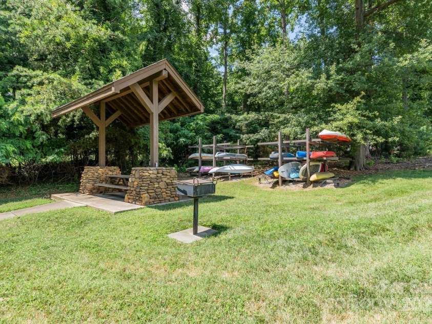 140 Tuskarora Point Lane, Mooresville, NC 28117.  MLS# CAR4251289, YatesRealty ID 29408. 