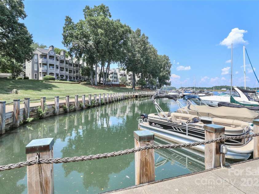 226 Northwest Drive, Davidson, NC 28036.  MLS# CAR4278820, YatesRealty ID 29409. 