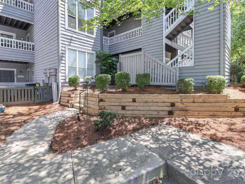 226 Northwest Drive, Davidson, NC 28036.  MLS# CAR4278820, YatesRealty ID 29409. 