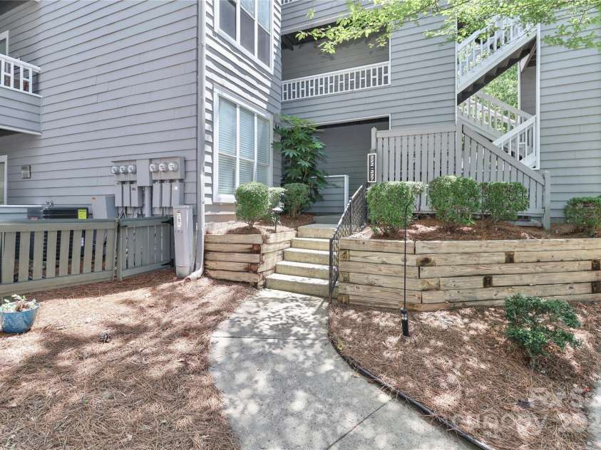 226 Northwest Drive, Davidson, NC 28036.  MLS# CAR4278820, YatesRealty ID 29409. 