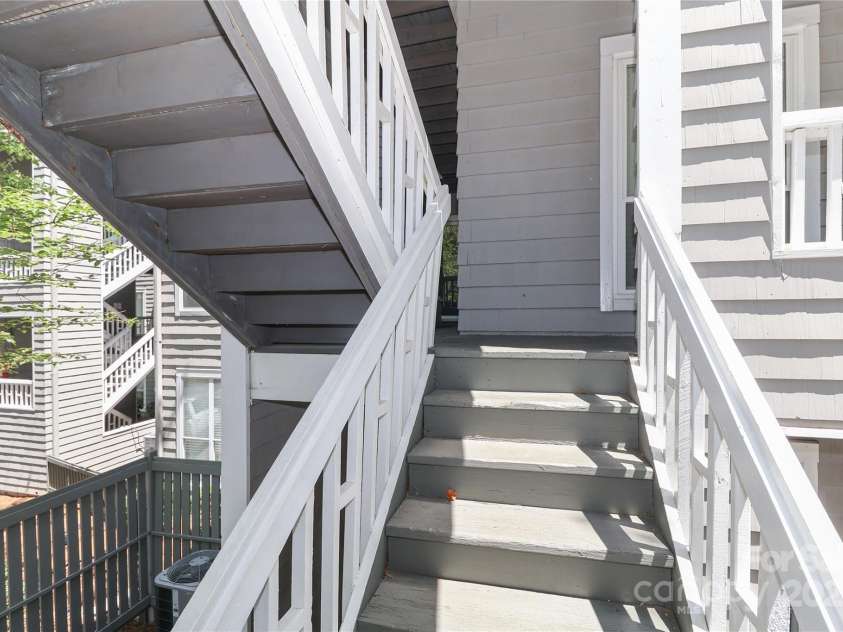 226 Northwest Drive, Davidson, NC 28036.  MLS# CAR4278820, YatesRealty ID 29409. 