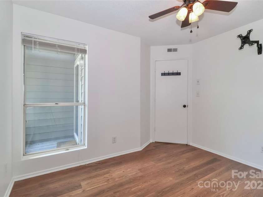 226 Northwest Drive, Davidson, NC 28036.  MLS# CAR4278820, YatesRealty ID 29409. 