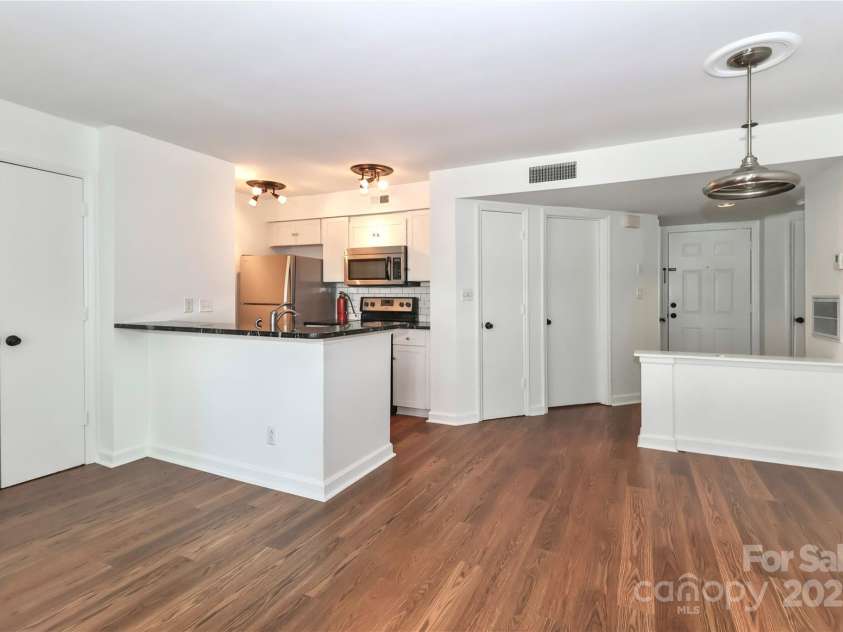 226 Northwest Drive, Davidson, NC 28036.  MLS# CAR4278820, YatesRealty ID 29409. 