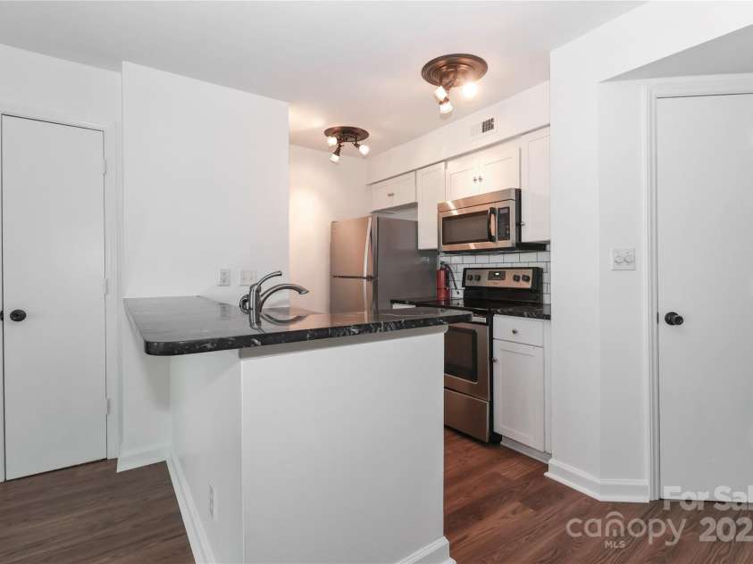 226 Northwest Drive, Davidson, NC 28036.  MLS# CAR4278820, YatesRealty ID 29409. 