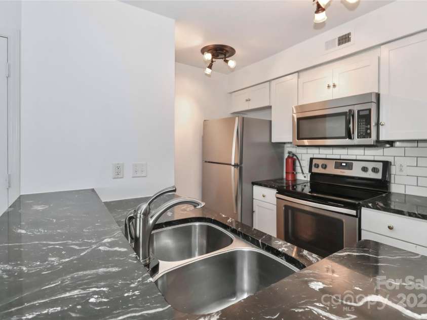 226 Northwest Drive, Davidson, NC 28036.  MLS# CAR4278820, YatesRealty ID 29409. 