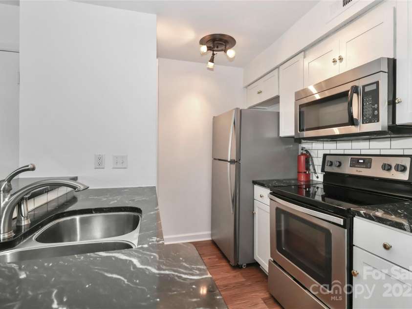 226 Northwest Drive, Davidson, NC 28036.  MLS# CAR4278820, YatesRealty ID 29409. 