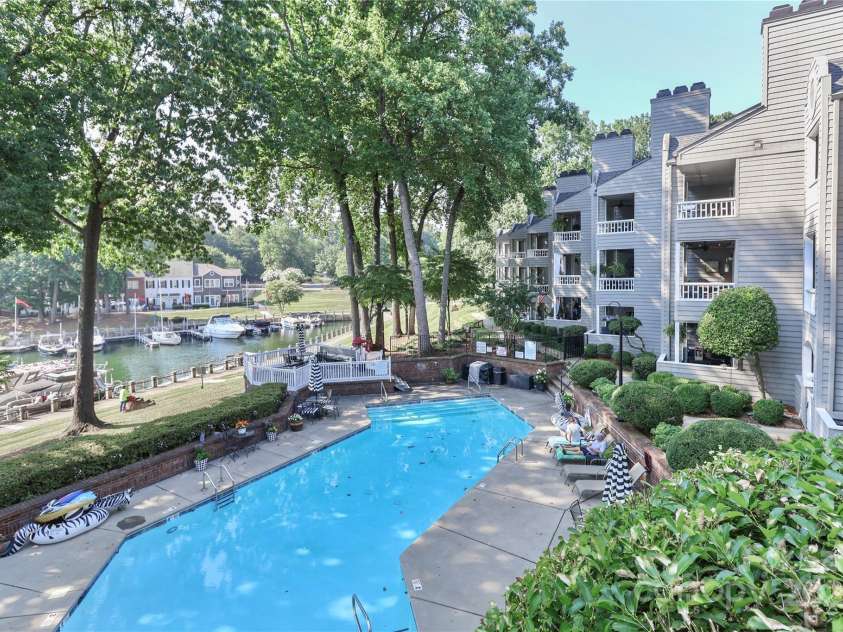 226 Northwest Drive, Davidson, NC 28036.  MLS# CAR4278820, YatesRealty ID 29409. 