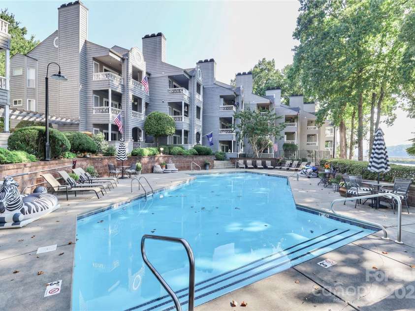 226 Northwest Drive, Davidson, NC 28036.  MLS# CAR4278820, YatesRealty ID 29409. 