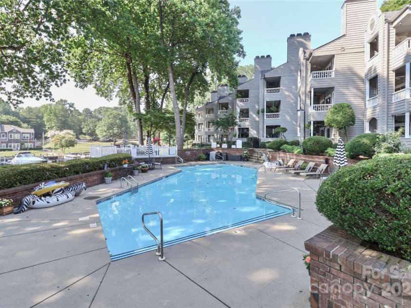 226 Northwest Drive, Davidson, NC 28036.  MLS# CAR4278820, YatesRealty ID 29409. 