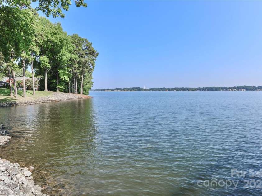 226 Northwest Drive, Davidson, NC 28036.  MLS# CAR4278820, YatesRealty ID 29409. 