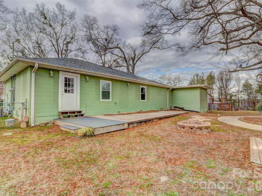 202 Ramsey Street, Cherryville, NC 28021.  MLS# CAR4340360, YatesRealty ID 2941. 