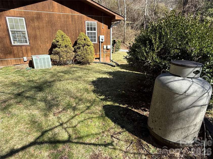215 Pinellas Lane, Waynesville, NC 28785.  MLS# CAR4351510, YatesRealty ID 2941. 
