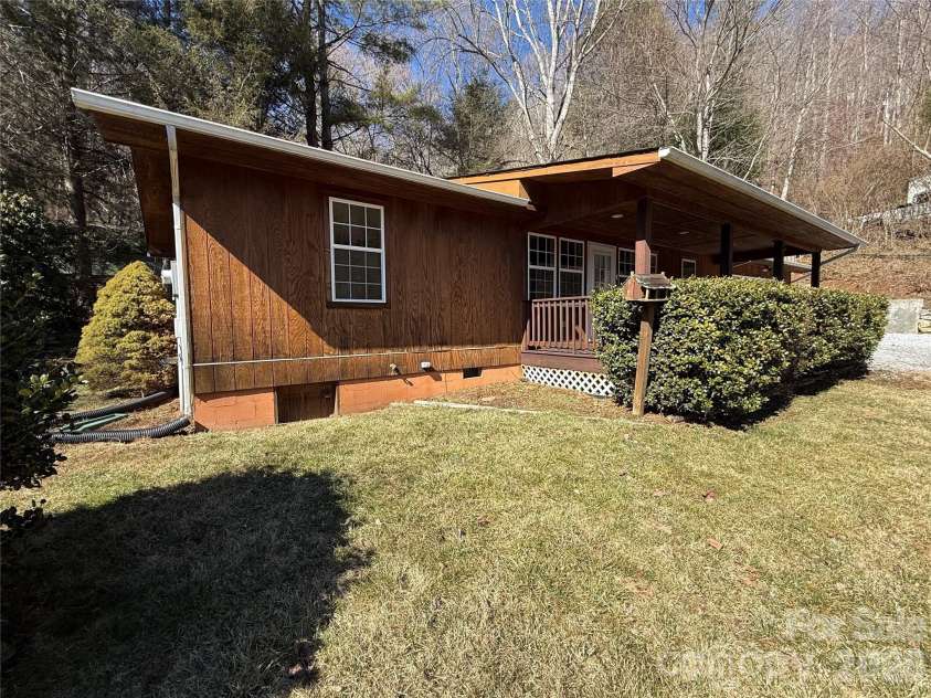 215 Pinellas Lane, Waynesville, NC 28785.  MLS# CAR4351510, YatesRealty ID 2941. 