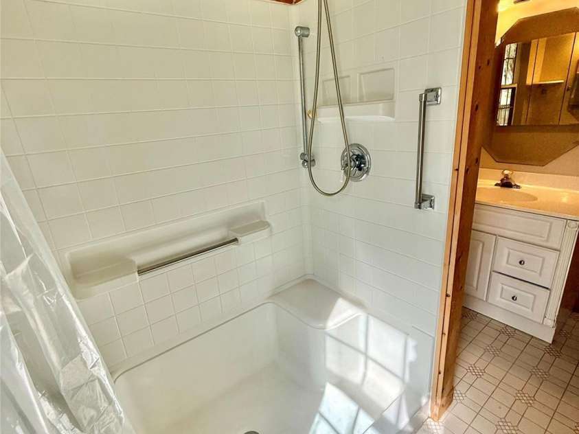 215 Pinellas Lane, Waynesville, NC 28785.  MLS# CAR4351510, YatesRealty ID 2941. Walk in Shower