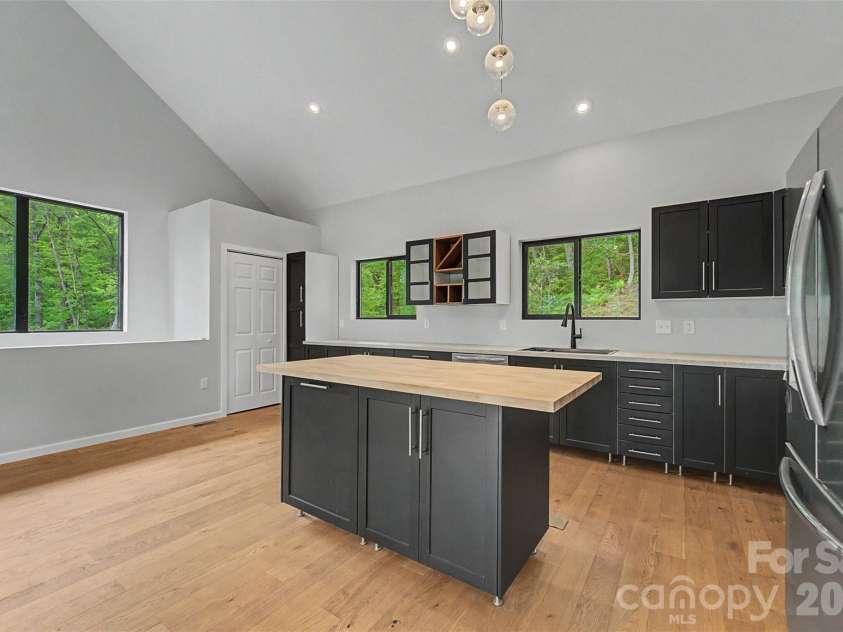 161 Panther Ridge Drive, Sylva, NC 28779.  MLS# CAR4376644, YatesRealty ID 29411. 