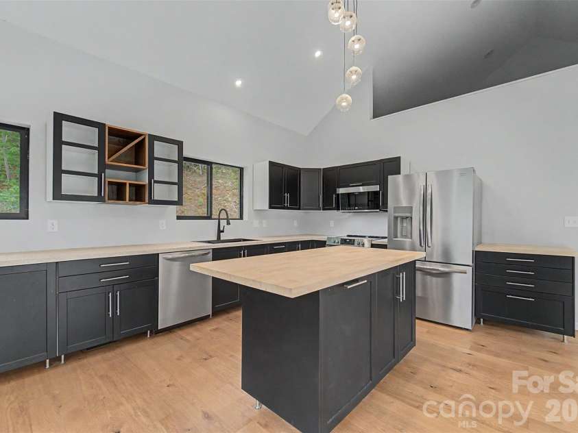 161 Panther Ridge Drive, Sylva, NC 28779.  MLS# CAR4376644, YatesRealty ID 29411. 