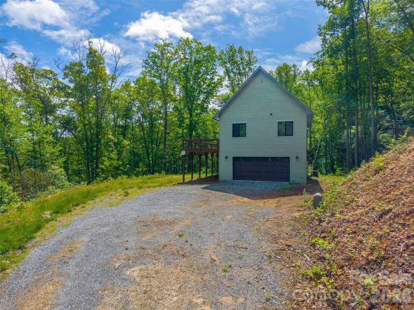 161 Panther Ridge Drive, Sylva, NC 28779.  MLS# CAR4376644, YatesRealty ID 29411. 