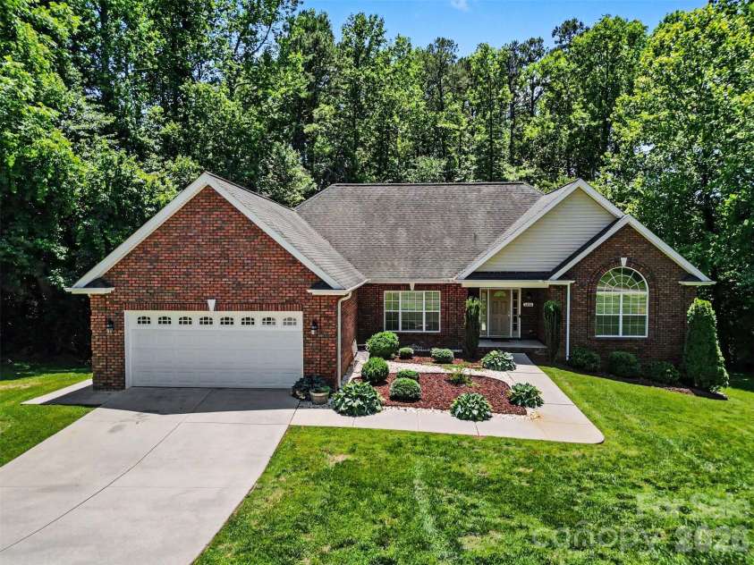 1436 20th Avenue Place, Hickory, NC 28601.  MLS# CAR4391197, YatesRealty ID 29412. 