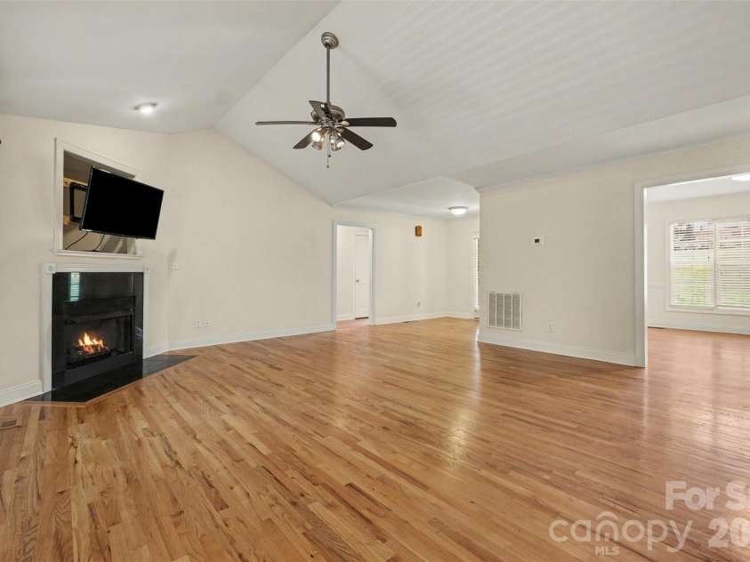 1436 20th Avenue Place, Hickory, NC 28601.  MLS# CAR4391197, YatesRealty ID 29412. 