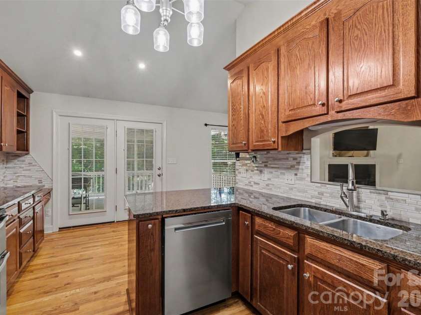 1436 20th Avenue Place, Hickory, NC 28601.  MLS# CAR4391197, YatesRealty ID 29412. 