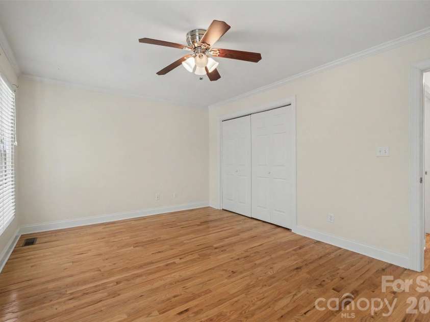 1436 20th Avenue Place, Hickory, NC 28601.  MLS# CAR4391197, YatesRealty ID 29412. 