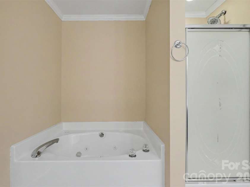 1436 20th Avenue Place, Hickory, NC 28601.  MLS# CAR4391197, YatesRealty ID 29412. 