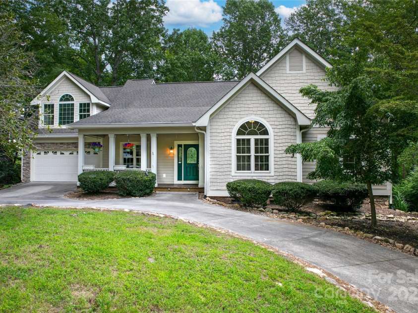 16 Uloque Court, Brevard, NC 28712.  MLS# CAR4284603, YatesRealty ID 29416. 