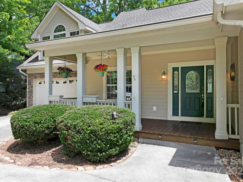 16 Uloque Court, Brevard, NC 28712.  MLS# CAR4284603, YatesRealty ID 29416. 