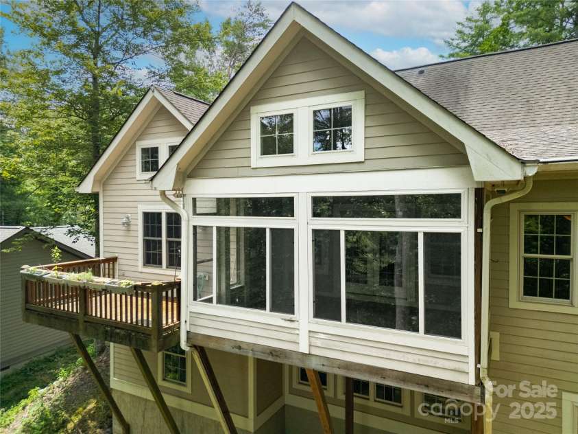 16 Uloque Court, Brevard, NC 28712.  MLS# CAR4284603, YatesRealty ID 29416. 