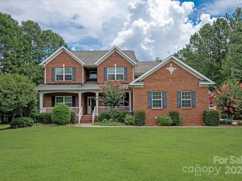 1012 Garden Rose Court, Matthews, NC 28104.  MLS# CAR4282637, YatesRealty ID 29418. 