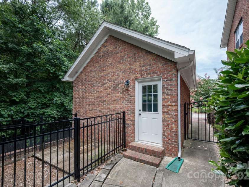 1012 Garden Rose Court, Matthews, NC 28104.  MLS# CAR4282637, YatesRealty ID 29418. 