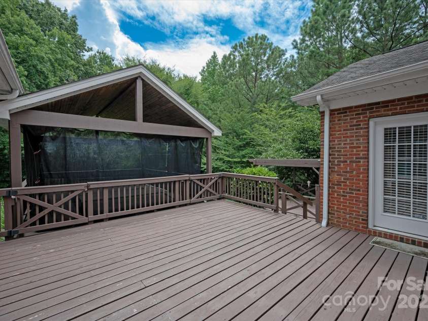 1012 Garden Rose Court, Matthews, NC 28104.  MLS# CAR4282637, YatesRealty ID 29418. 