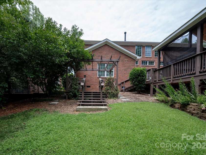 1012 Garden Rose Court, Matthews, NC 28104.  MLS# CAR4282637, YatesRealty ID 29418. 