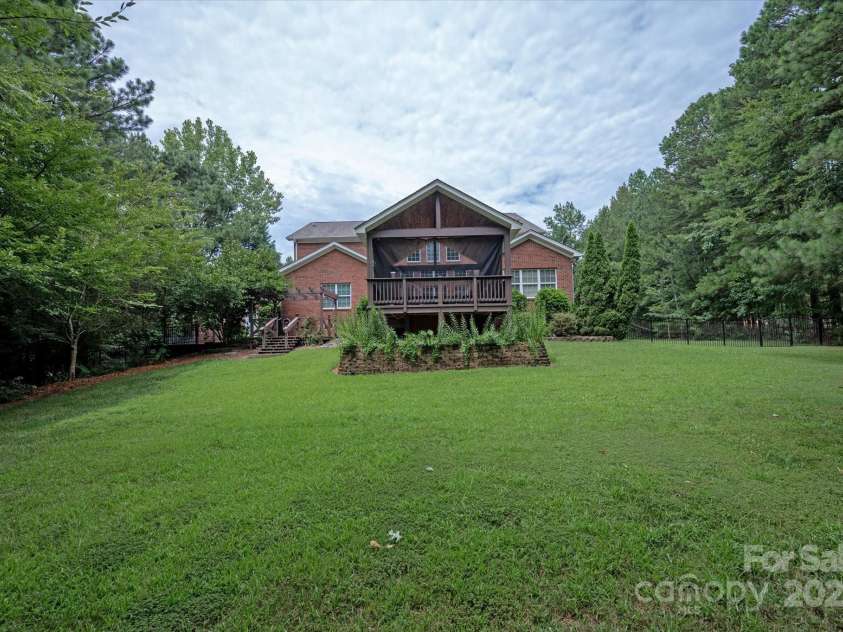 1012 Garden Rose Court, Matthews, NC 28104.  MLS# CAR4282637, YatesRealty ID 29418. 