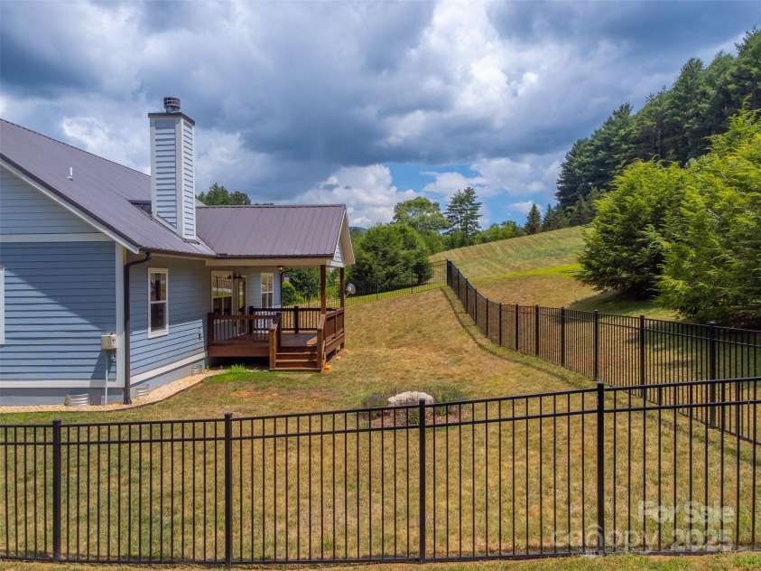 7 Sundrops Trail, Cullowhee, NC 28723.  MLS# CAR4283493, YatesRealty ID 29419. 