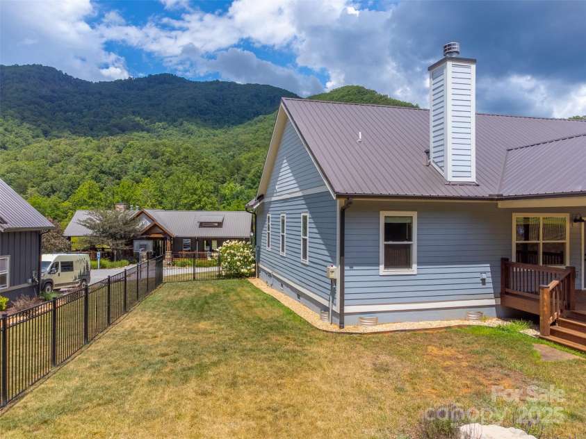 7 Sundrops Trail, Cullowhee, NC 28723.  MLS# CAR4283493, YatesRealty ID 29419. 